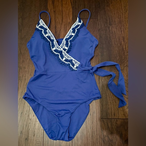 Becca by Rebecca Virtue Delilah Clare Plunge One Piece Swimsuit Size Small NWOT - Picture 3 of 9